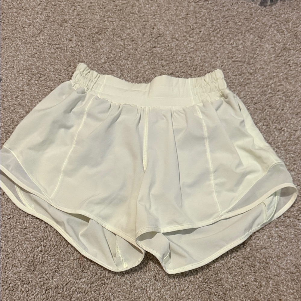 Lululemon Athletica Women's neon pastel yellow hotty hot shorts 4inch size 2